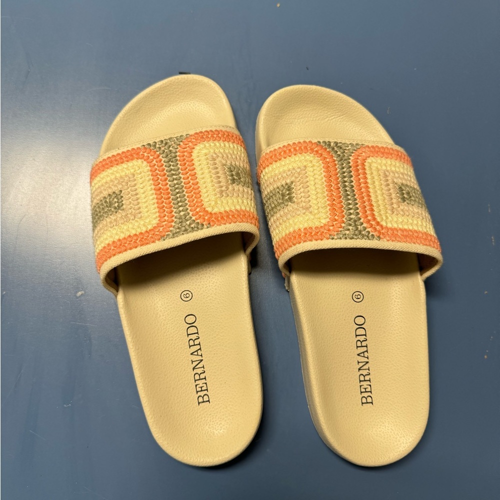 Bernardo Women's Cream and Orange Slide Sandals